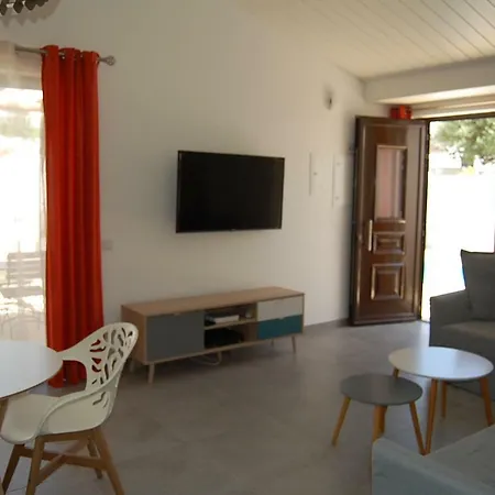 Petela Villa *